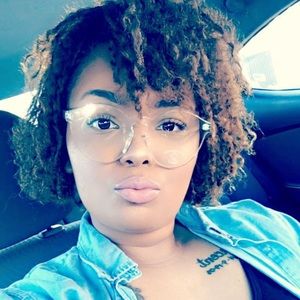 Meet your Posher, Carmella